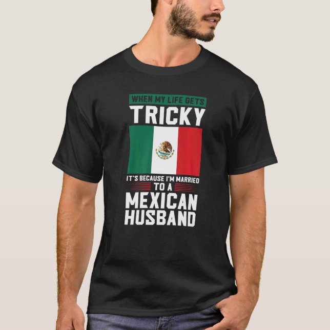 life gets tricky I'm married mexican husband Mexic T Shirt (Framsida)