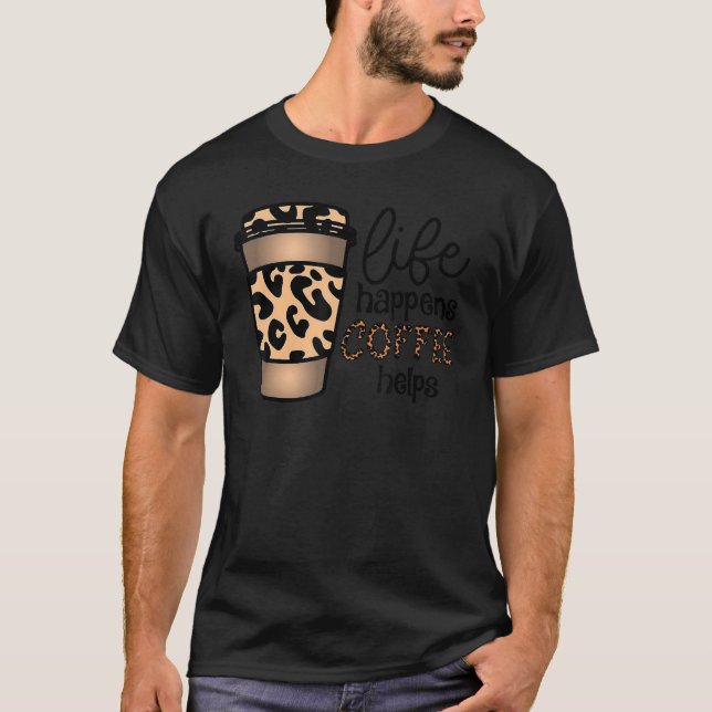 Life Happens coffee Helps Leopard Internationell C T Shirt (Framsida)