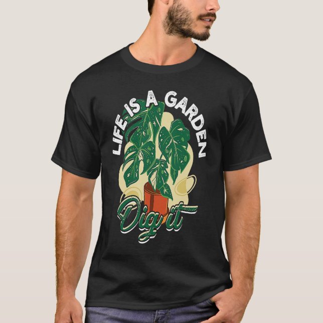 Life is a garden dig it  Gardening and planting T Shirt (Framsida)