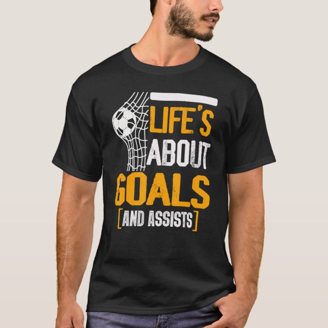Life Is About Goals And Assists Futbol Soccer 11 T Shirt (Framsida)