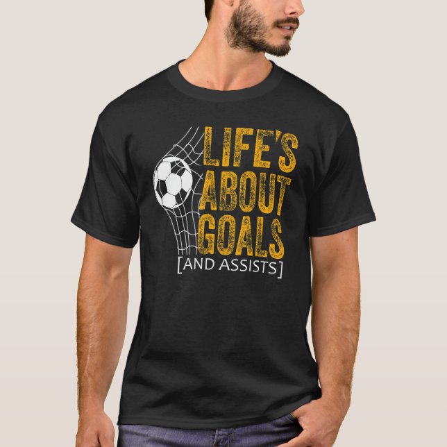 Life Is About Goals And Assists Futbol Soccer 20 T Shirt (Framsida)