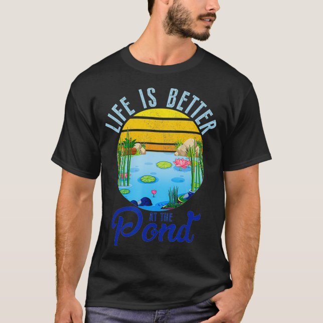 Life Is Better At The Pond Funny Pond Life Pond T Shirt (Framsida)
