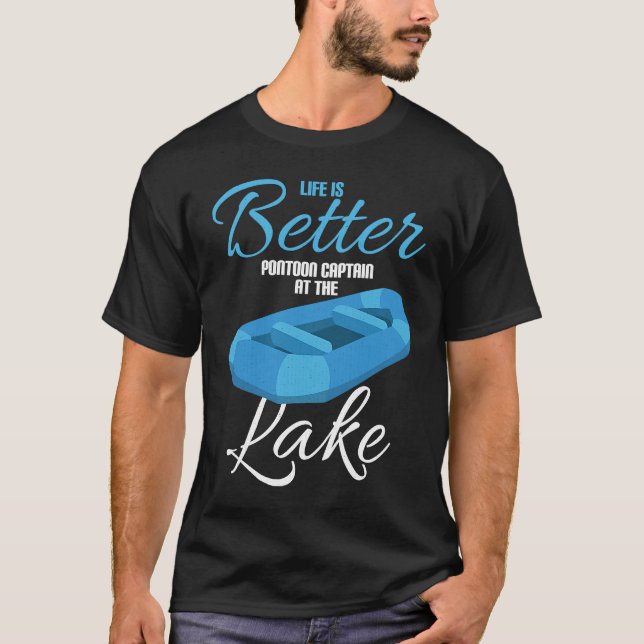 Life Is Better Pontoon Captain At The Lake T Shirt (Framsida)