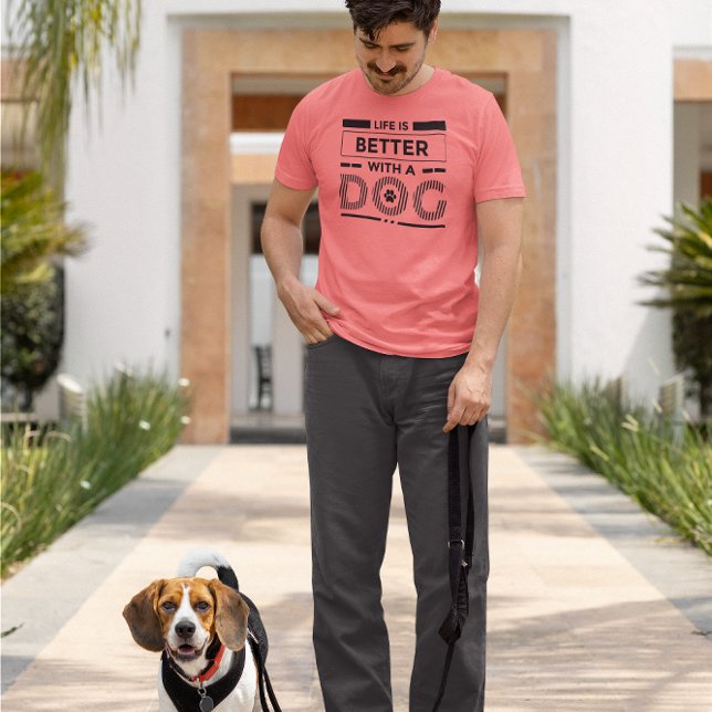 Life is better with a dog modern in black t shirt (Skapare uppladdad)