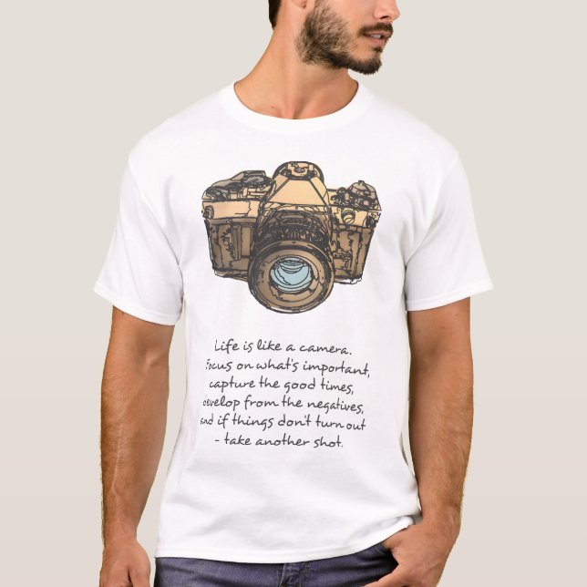 Life is Like A Camera Quote and Illustration T Shirt (Framsida)