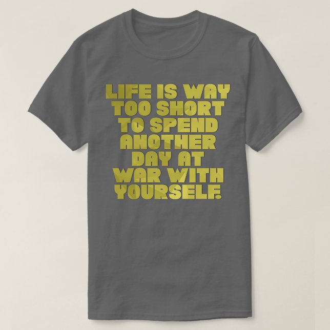Life is Way too short to spend another day at war  T Shirt (Design framsida)