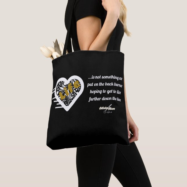 Life Quote Black Tote av Poet Adiela Akoo Tygkasse (Närbild)