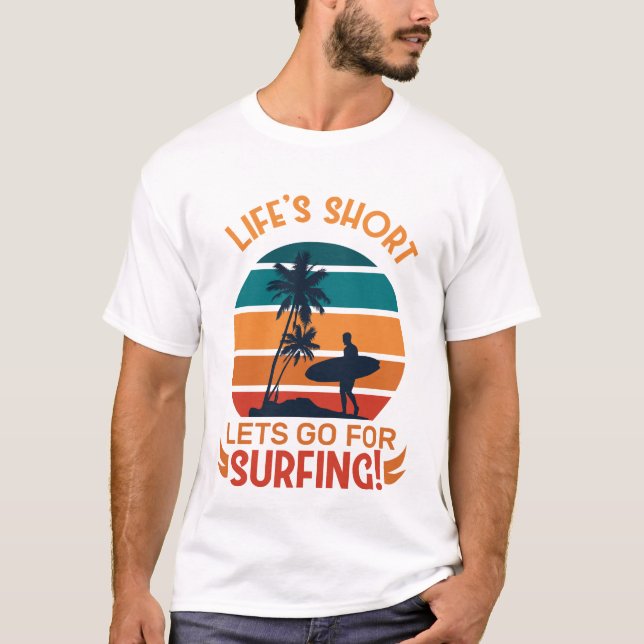 Lifes Kort Lets letar efter Surfing T Shirt (Framsida)
