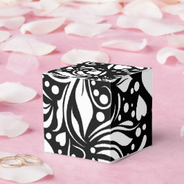 Lifsoffert Black Favor Box av Adiela Akoo Presentaskar