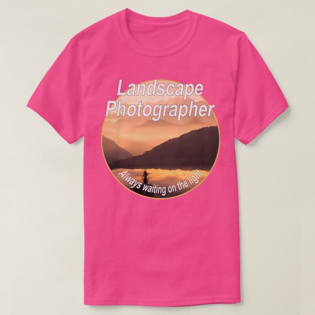 Liggande fotograf väntar alltid på ljuset t shirt (Design framsida)