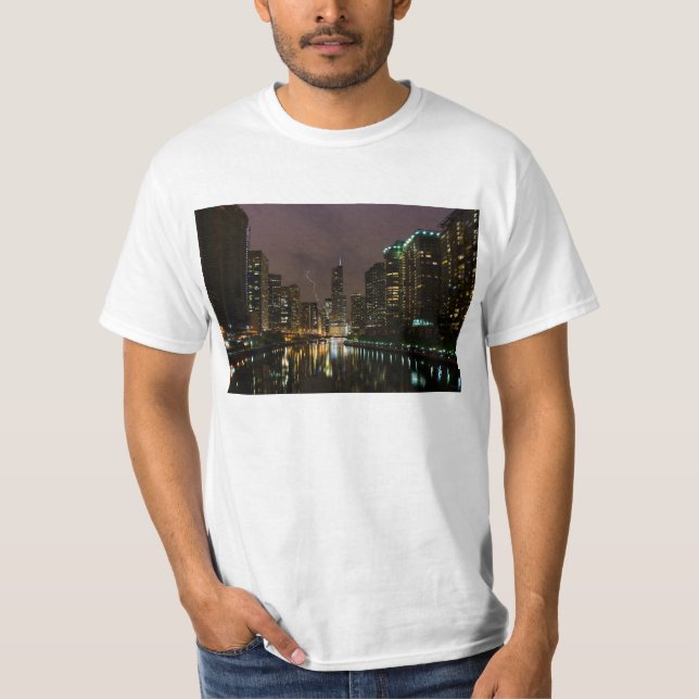 Ligh Strejka Over Chicago River T Shirt (Framsida)
