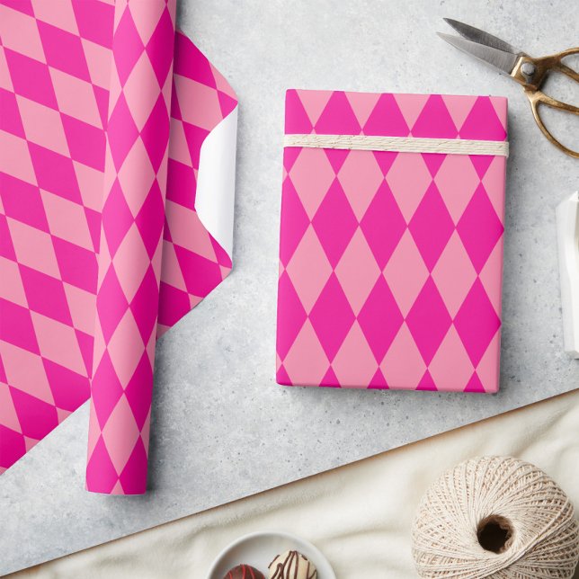 Light and Dark Pink Harlequin Diamonds Checkers  Presentpapper (Skapare uppladdad)