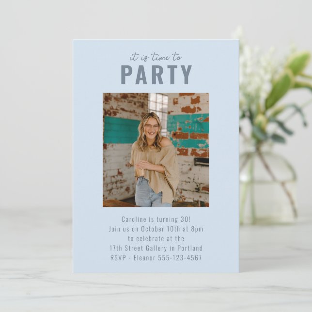 Light Blue Bold Photo Milestone Birthday Party Inbjudningar (Stående Fram)