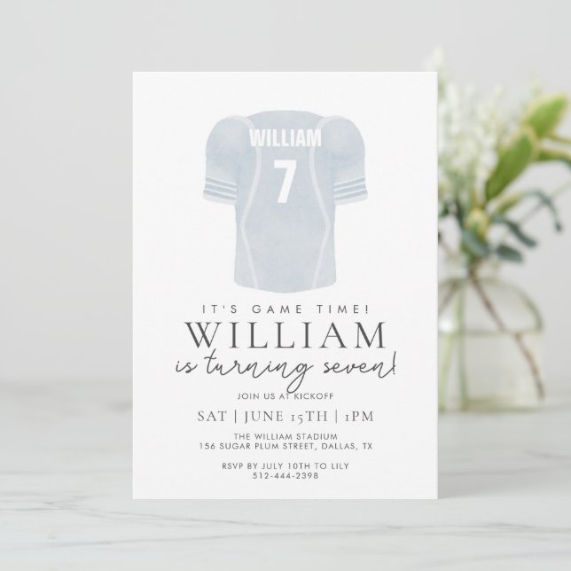 Light Blue Game Time Football Jersey Birthday  Inbjudningar (Stående Fram)