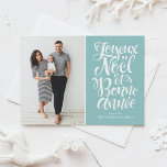 Light Blue Joyeux Noël et Bonne Année Script Photo Julkort<br><div class="desc">Joyeux Noël et Bonne Année! Skicka ditt helgdag till vänner och familj med det här anpassadet,  ett fotojulkort. Den här Fransken har julkortet en modern kalligrafi. Anpassa genom att lägga till information. Det här fotojulkortet finns i andra färg och på andra kartonger. Matchande objekt är tillgängliga.</div>