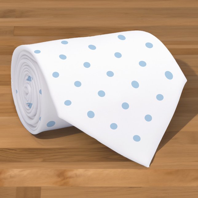Light Blue Mini Polka Dot Mönster på White Slips (Light Blue Mini Polka Dot Pattern on White Neck Tie in situ)