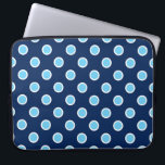 Light Blue Polka dots på Mörk blått Laptop sleeve<br><div class="desc">Behålla din bärbara dator säker med en blixtlåst neoprenfärgad sleeve med ljusblå polka dots som skisseras i vitt på en mörk blått bakgrund. Digitalt skapat bild. Copyright © 2015 Claire E. Skinner. Alla höger reserverade.</div>