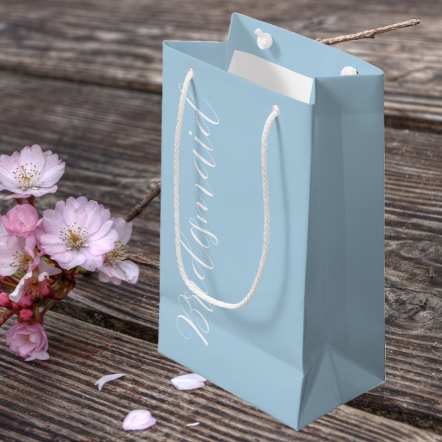 Light Blue Stylized Script Bröllop Bridesmaid (In Situ)