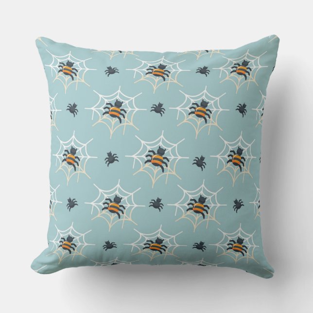 Light Blue with Spiders Halloween Throw Pillow Kudde (Framsida)