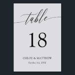 Light Grått Black Calligraphy Namn & Bröllop Date Bordsnummer<br><div class="desc">Elegant bord-kort i svartvitt och lätt grått med ett känsligt kalligrafiskt skript. Lägg till namn och bröllop-datum också!</div>