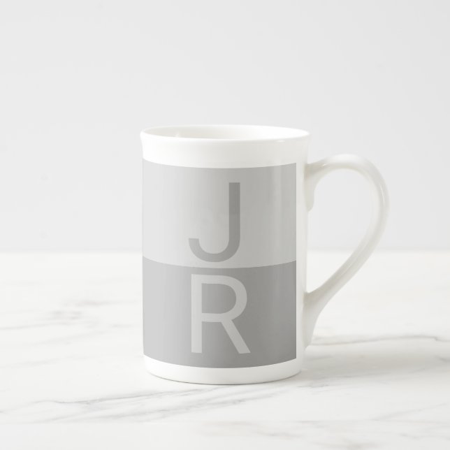 Light Grått & Grått Modern Initialer Monogram Benporslin Mugg (Höger)