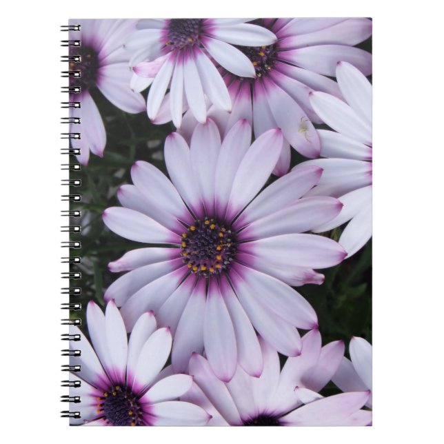 Light Lila Blooms Bouquet Anteckningsbok (Framsidan)