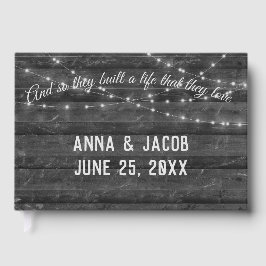 Light String On Dark Gray Wood Wedding Gästböcker