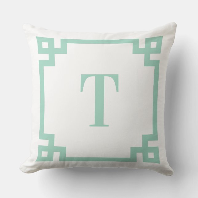 Light Teal Grekiska Nyckel Gräns Monogram Kudde (Framsida)