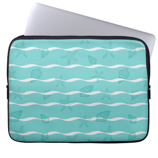 Light Teal Ocean Waves & Seashells Seamless Patter Laptop Fodral (Framsidan)
