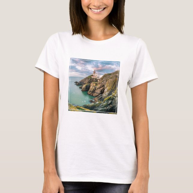 Lighthouses | Baily Lighthouse Dublin, Ireland T Shirt (Framsida)