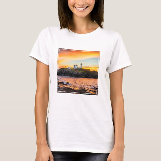 Lighthouses | Nubble Lighthouse Maine T Shirt (Framsida)