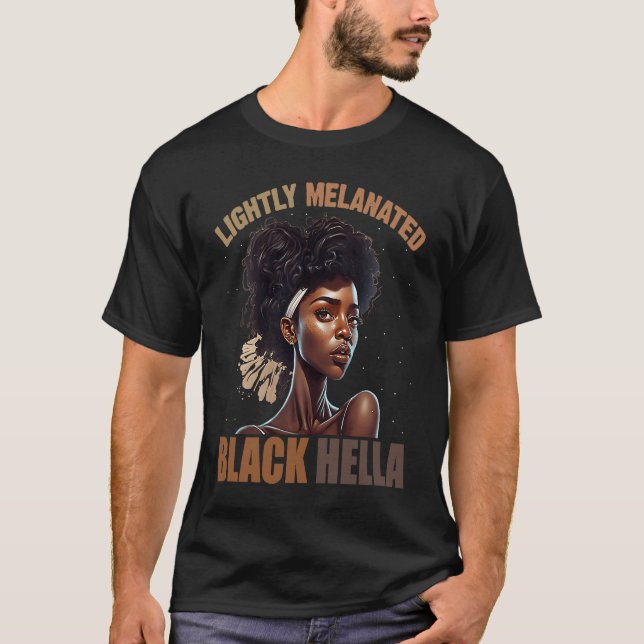Lightly Melanated Hella Black History Melanin Afri T Shirt (Framsida)