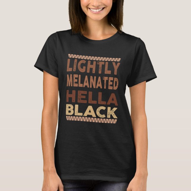 Lightly Melanated Hella Black Melanin Black Histor T Shirt (Framsida)