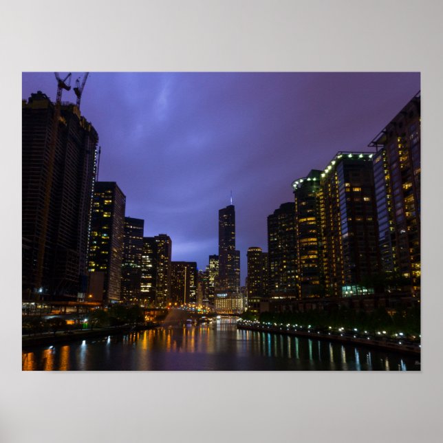 Lightning Over Chicago River Poster (Framsidan)