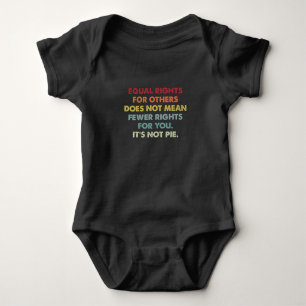 Lika rättigheter för andra betyder inte färre rätt t shirt