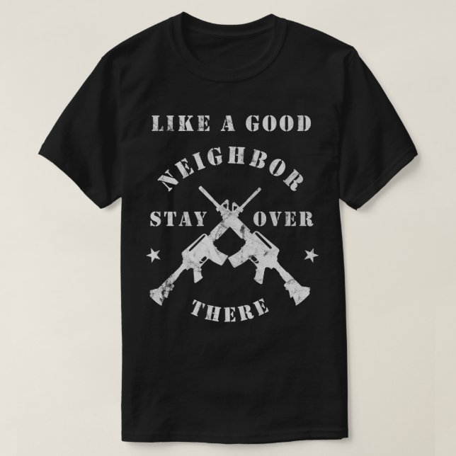 Like a Good Neighbor Stay Over There   Funny Rifle T Shirt (Design framsida)