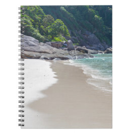 Liknande vit sandstrand och blått havsområde anteckningsbok med spiral