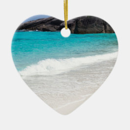 Liknande vit sandstrand och blått havsområde julgransprydnad keramik