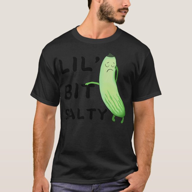 Lil Bit Salty Pickle Cucumber Teckning - Funny Moo T Shirt (Framsida)