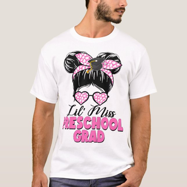 Lil Miss Preschool Grad Messy Bun Girl Studenten T Shirt (Framsida)