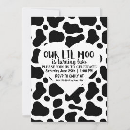 Lil Moo Boy håller på att slå två födelsedagskort Inbjudningar