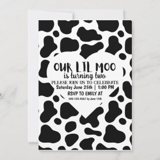 Lil Moo Boy håller på att slå två födelsedagskort Inbjudningar