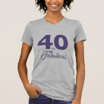 Lila 40 och Fabulous 40:e födelsedagsgåva T Shirt<br><div class="desc">Firar att du vrider 40 i stil med den här eleganten 40:e födelsedagsdesignen. 40 och fantastisk i lila. Matchande produkter som party och 40-årsinbjudningar finns i vår butik. Enbart designad för dig av Lycklig Dolphin Studio. Kontakta oss happydolphinstudio@outlook.com om du behöver hjälp. Vi är lycklig för att hjälpa dig att...</div>