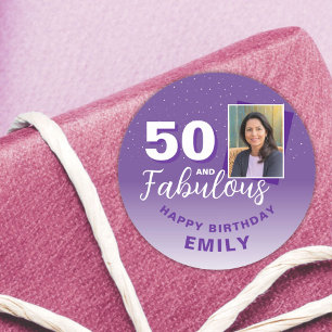 Lila 50 och Fabulous 50:e födelsedagsfoto Runt Klistermärke