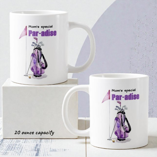 Lila akrylfärg golfväska, flagga & boll jumbo mugg (Golfing mom coffee mug with design and template text on both sides of the handle.)