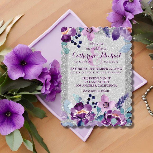 Lila akvarell blommande och silver glitter bröllop inbjudningar (Flat lay romantic plum lilac spring with watercolor lavender pansy floral silver glitter Invitation)