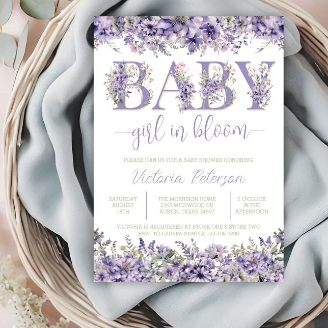Lila akvarell vildblomma baby shower inbjudningar (Pretty purple lavender watercolor wildflower baby in bloom invitation with floral text.)