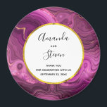 Lila Ametyst och Guld Agate Bröllop Tack Magnet<br><div class="desc">Ett tack från bröllop till er magnet med en abstrakt elegant. Mörk lila ametyst färg med rosett band i guld som ligger mellan skiktade strata. Rik och vacker design. Överst är en vit cirkel ram med en faux guld-folie gräns,  med personlig inuti.</div>