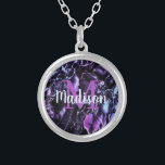 Lila Anpassningsbar Marble Namn Gift Personlig Silverpläterat Halsband<br><div class="desc">Luxuriöst Trendig Catchy Design som imponerar på dig och människorna runt dig. Du kan också lägga till tryckningen för att anpassa och anpassa designen på ditt sätt så att den blir speciell. Din gåva kommer att se så speciell och annorlunda ut utan att offra lyxeriet och chicen stil i presenten....</div>