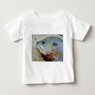 lila av blå gult, Blåfisk på kaj T-shirt
